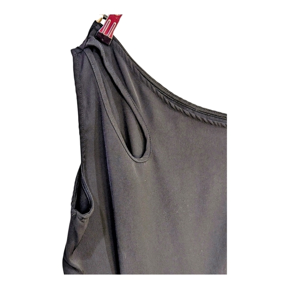 Elegant Black One-Shoulder Jumpsuit - Picture 4 of 9